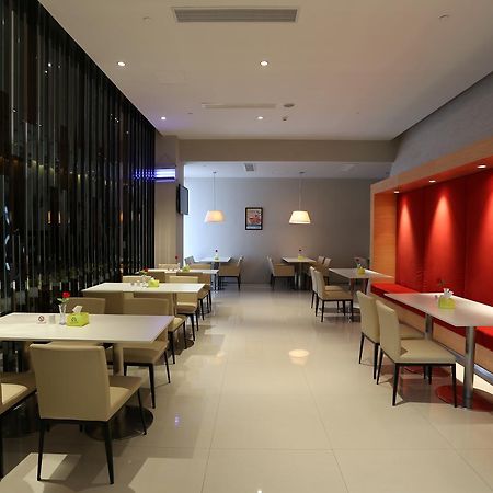 锦江之星三亚解放路免税购物公园酒店 外观 照片