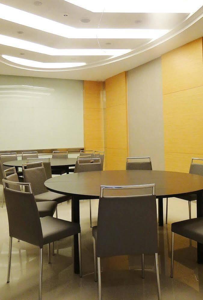 锦江之星三亚解放路免税购物公园酒店 外观 照片
